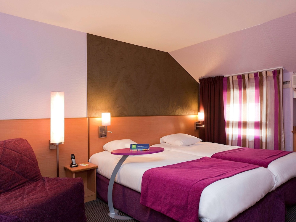 Suite (1 Double Bed and 1 Bunkable Sofa Bed) del hotel Ibis Styles Bourg En Bresse. Foto 2