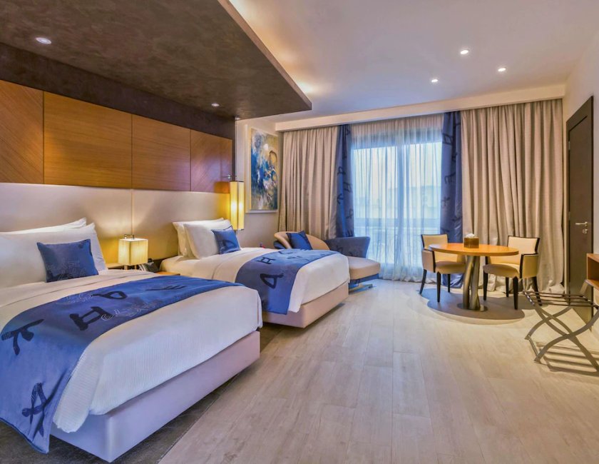 Habitación Deluxe con 2 camas individuales, vistas al lago del hotel Mövenpick Du Lac Tunis. Foto 1