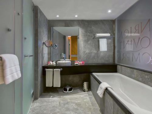 Habitación Deluxe con vistas al lago - 2 camas individuales del hotel Mövenpick Du Lac Tunis. Foto 1