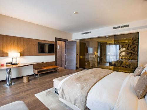 Suite con vistas al lago del hotel Mövenpick Du Lac Tunis. Foto 3