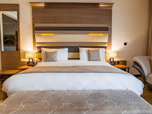 Suite con vistas al lago del hotel Mövenpick Du Lac Tunis. Foto 4