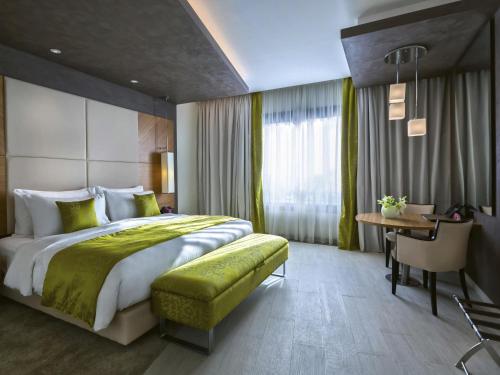 Habitación Superior con cama extragrande del hotel Mövenpick Du Lac Tunis