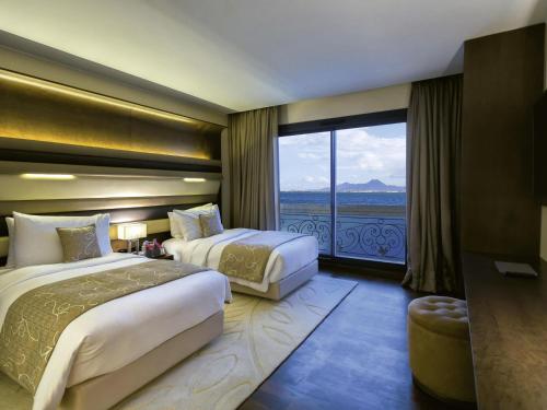 Suite Presidencial con vistas al lago del hotel Mövenpick Du Lac Tunis. Foto 1