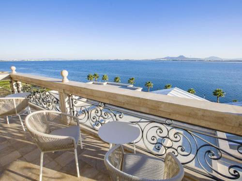 Suite Presidencial con vistas al lago del hotel Mövenpick Du Lac Tunis. Foto 3