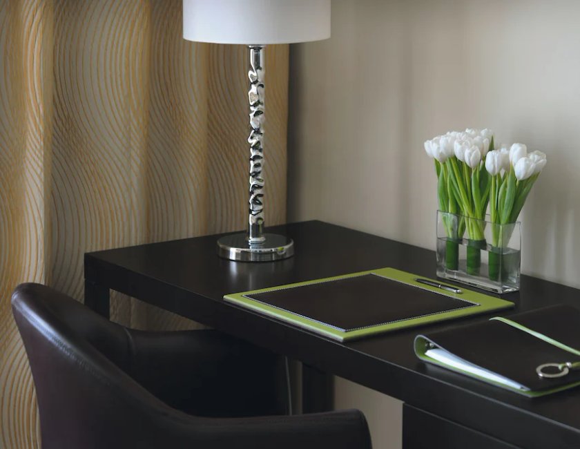 Habitación Deluxe, 1 cama de matrimonio grande del hotel Mövenpick Du Lac Tunis. Foto 1
