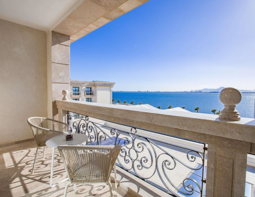 Habitación Premium, 1 cama de matrimonio grande, vistas al lago del hotel Mövenpick Du Lac Tunis. Foto 3