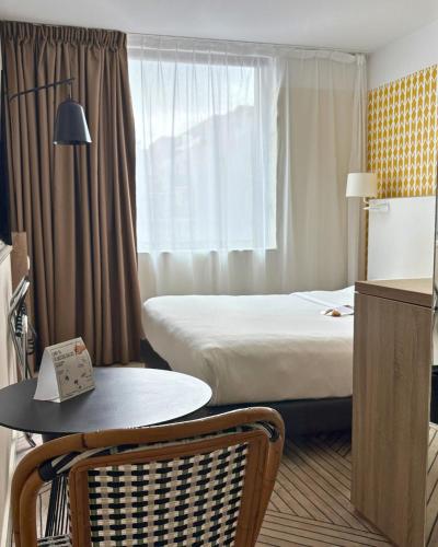 Habitación Doble Premium del hotel The Originals Boutique, Maison Montmartre, Paris Les Puces. Foto 10