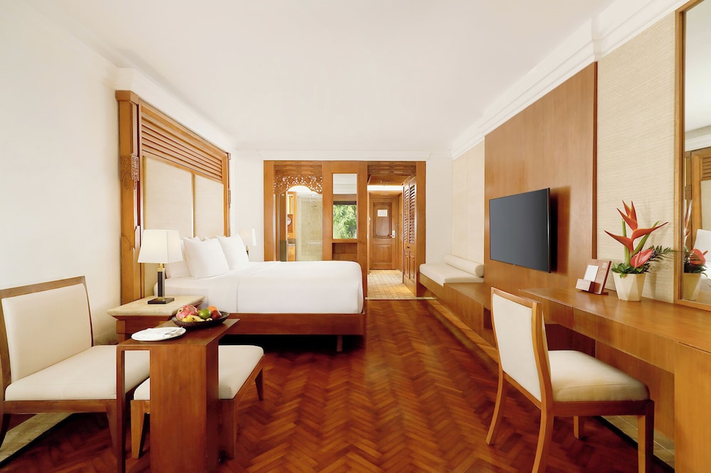 Habitación Club, 1 cama de matrimonio grande (Palace) del hotel Nusa Dua Beach and Spa. Foto 2