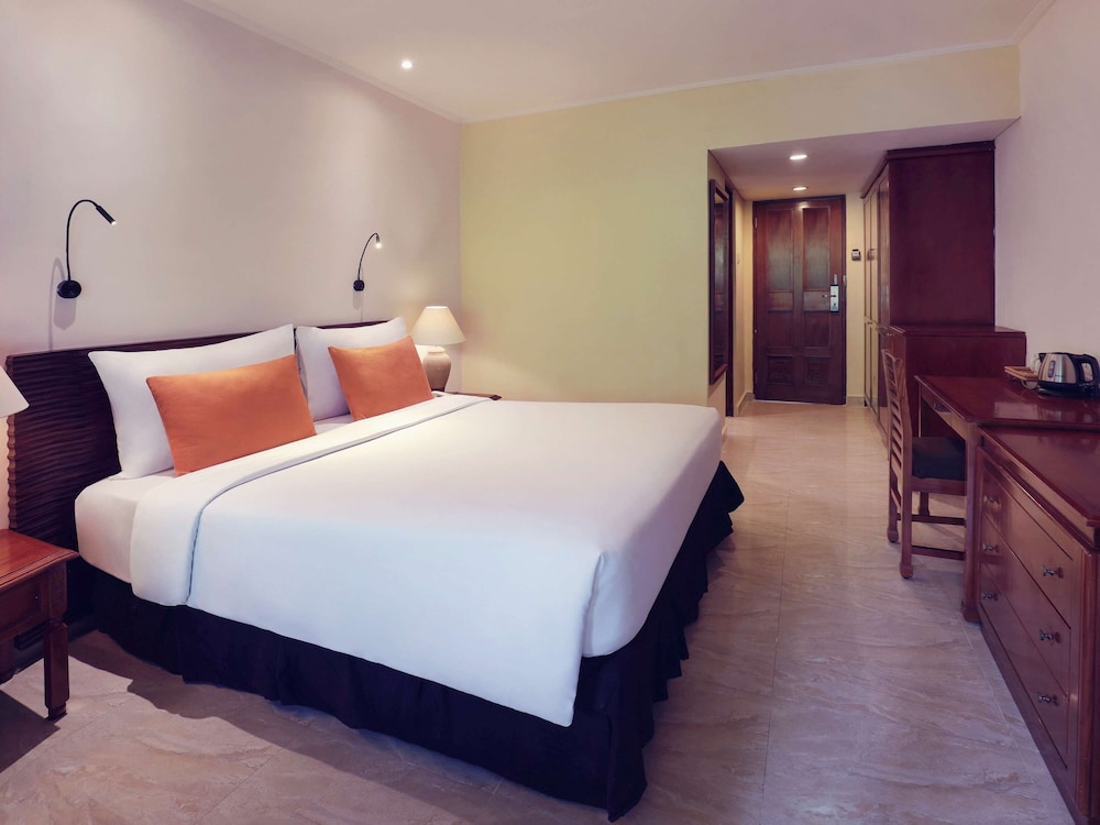 HABITACIÓN SUPERIOR, 1 cama king - size del hotel Mercure Resort Sanur. Foto 1