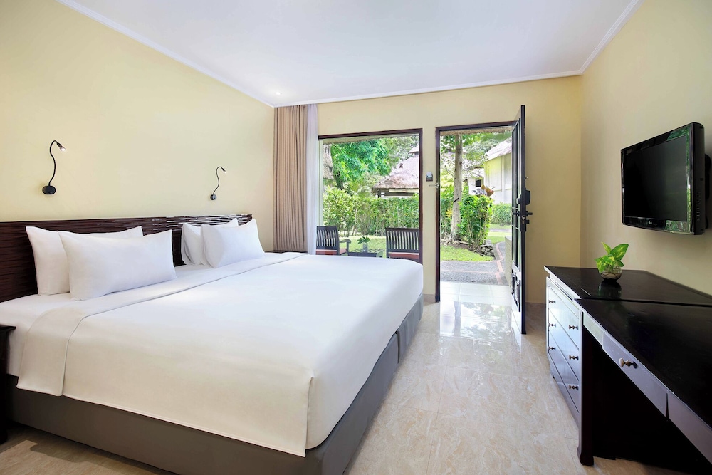 HABITACIÓN SUPERIOR, 1 cama king - size del hotel Mercure Resort Sanur. Foto 3