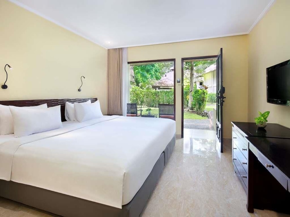 HABITACIÓN SUPERIOR, 1 cama king - size del hotel Mercure Resort Sanur. Foto 5