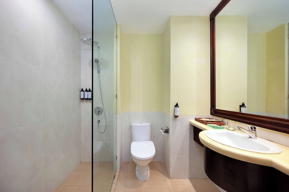 Habitación Deluxe, camas individuales del hotel Mercure Resort Sanur. Foto 2