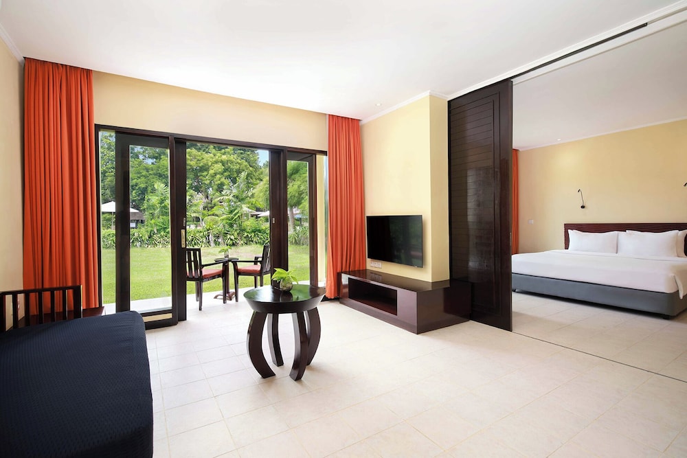 Habitación Familiar, 1 cama king - size y 1 litera del hotel Mercure Resort Sanur. Foto 1