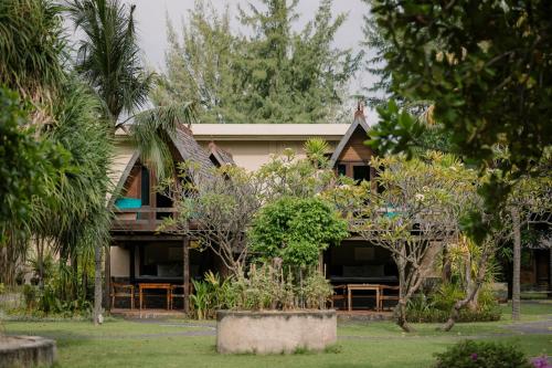 Habitación Doble Lumbung Hut del hotel Vila Ombak. Foto 5