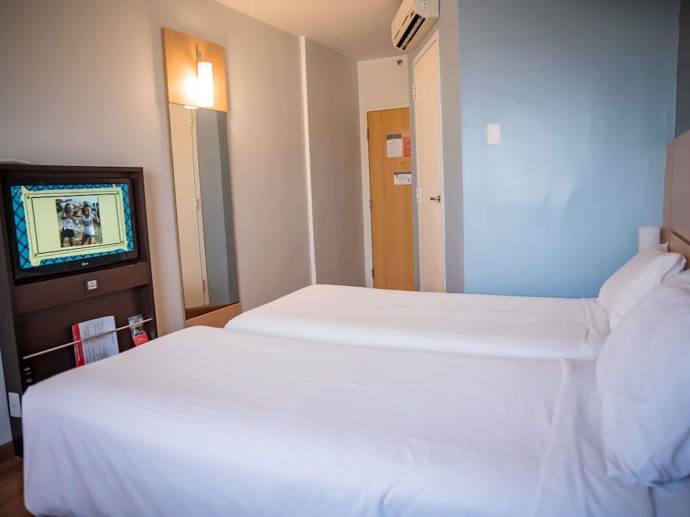 Habitación estándar con 2 camas individuales, 2 camas individuales del hotel Ibis Itu Plaza Shopping. Foto 5