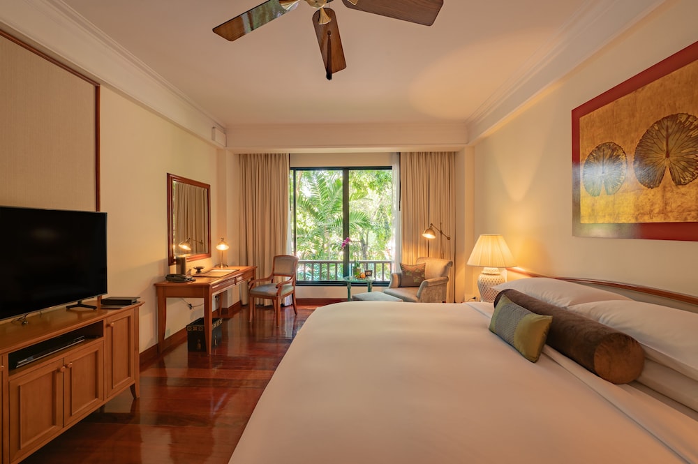 HABITACIÓN SUPERIOR, 1 Cama King Size del hotel Sofitel Angkor Phokeethra Golf and Spa Resort. Foto 2