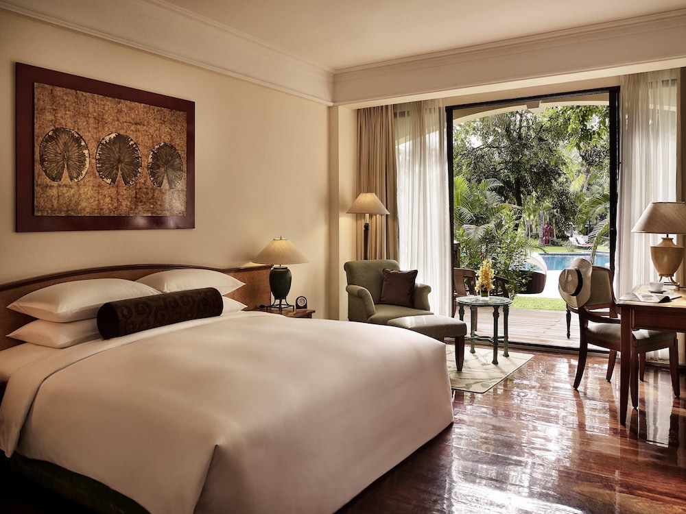 HABITACIÓN SUPERIOR, Acceso Club Millésime, 1 Cama King del hotel Sofitel Angkor Phokeethra Golf and Spa Resort. Foto 3