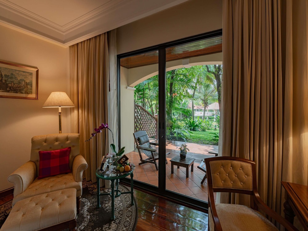 HABITACIÓN DE LUJO, 1 Cama King Size, Terraza del hotel Sofitel Angkor Phokeethra Golf and Spa Resort. Foto 5