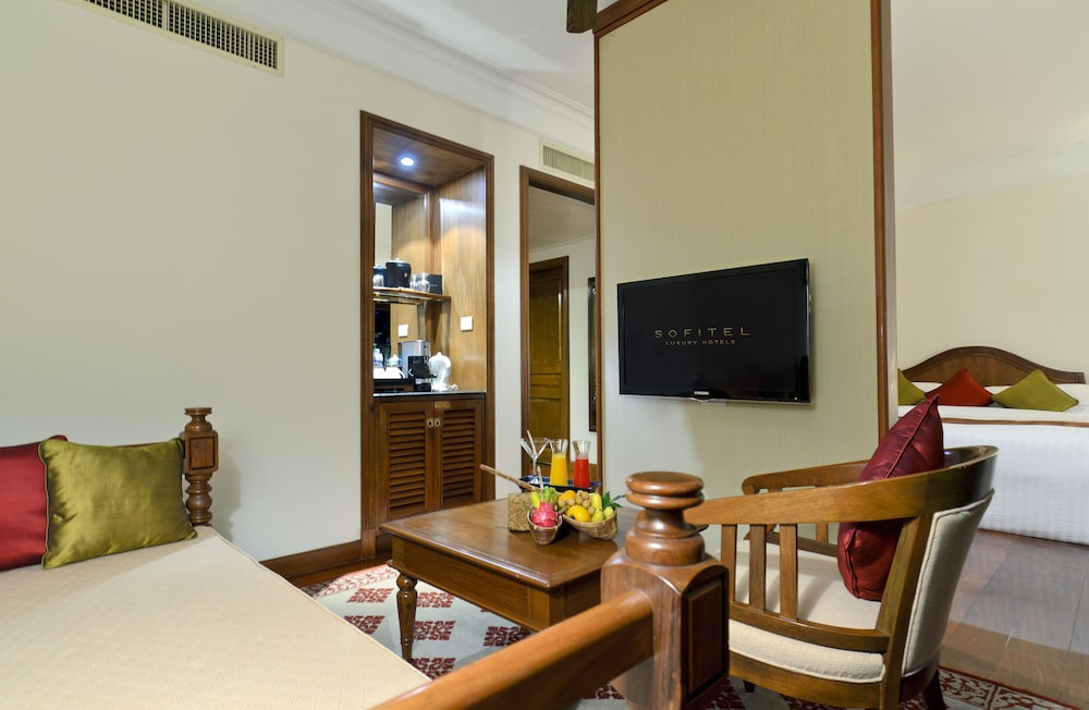 SUITE JUNIOR, Acceso Club Millésime, 1 Cama King del hotel Sofitel Angkor Phokeethra Golf and Spa Resort. Foto 3