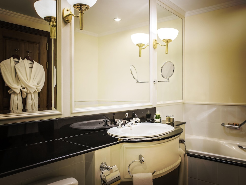 SUITE JUNIOR, Acceso Club Millésime, 1 Cama King del hotel Sofitel Angkor Phokeethra Golf and Spa Resort. Foto 4