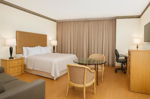Habitación - 1 cama extragrande - No fumadores del hotel Istay Ciudad Victoria. Foto 4
