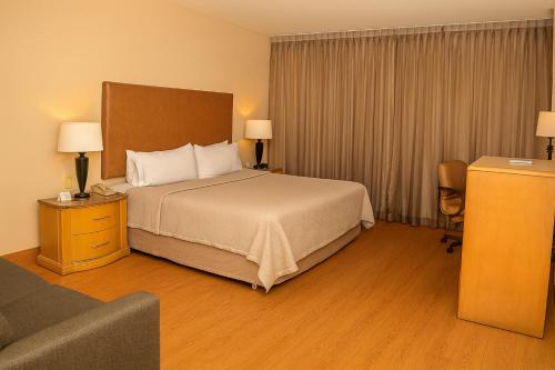 Habitación - 1 cama extragrande - No fumadores del hotel Istay Ciudad Victoria. Foto 5