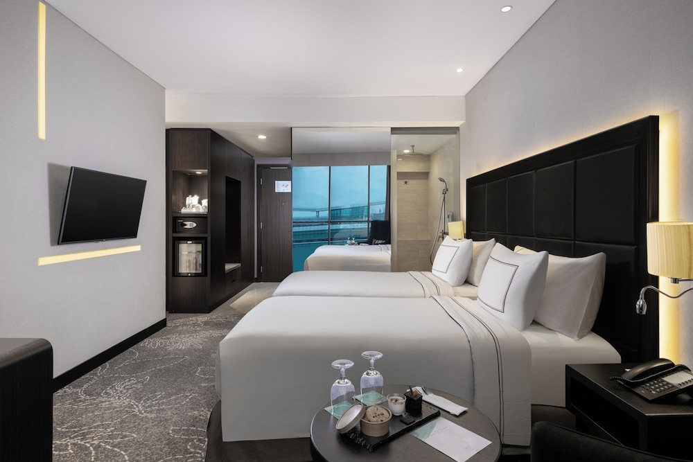 Premium Room Vista Ciudad del hotel Melia Makassar. Foto 1