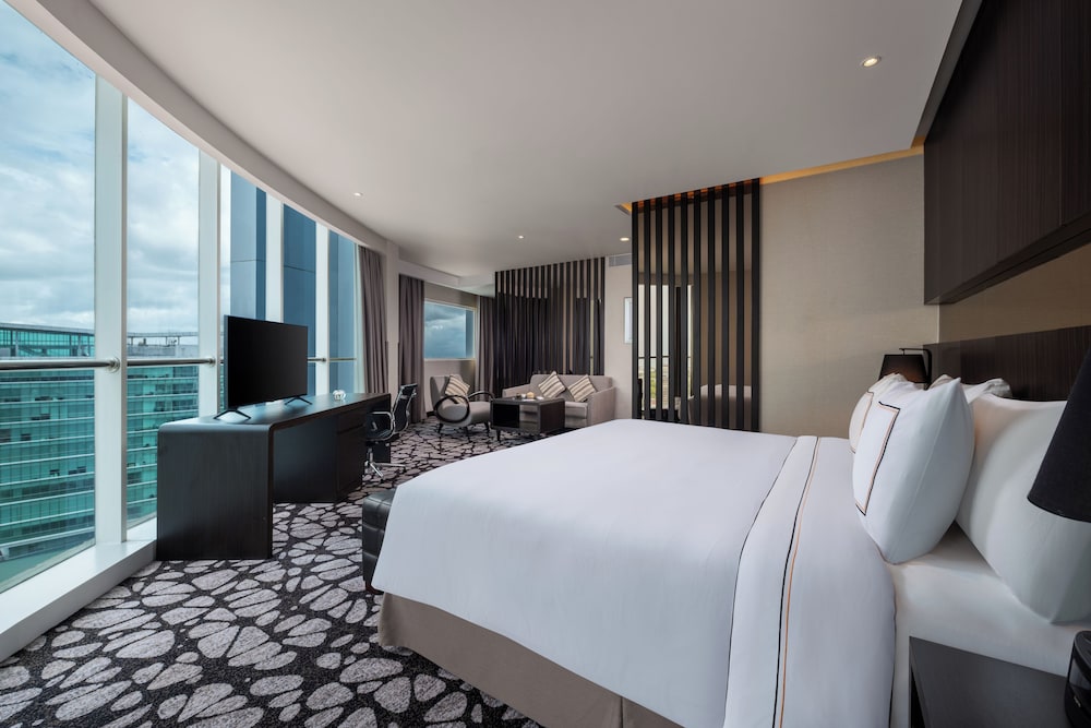 Junior Suite The Level Vista ciudad del hotel Melia Makassar