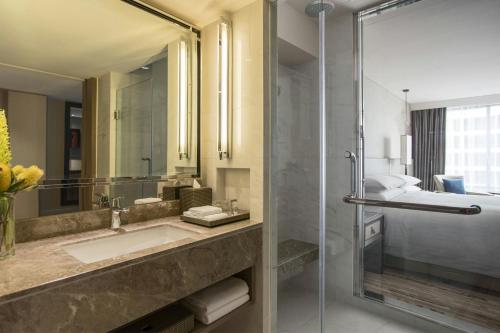 Habitación con 2 camas dobles del hotel Bangkok Marriott Marquis Queen’s Park