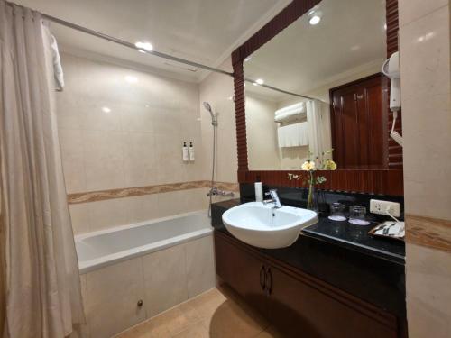 Sute de 3 dormitorios (Habitación Familiar) del hotel Prince Palace Bangkok. Foto 6