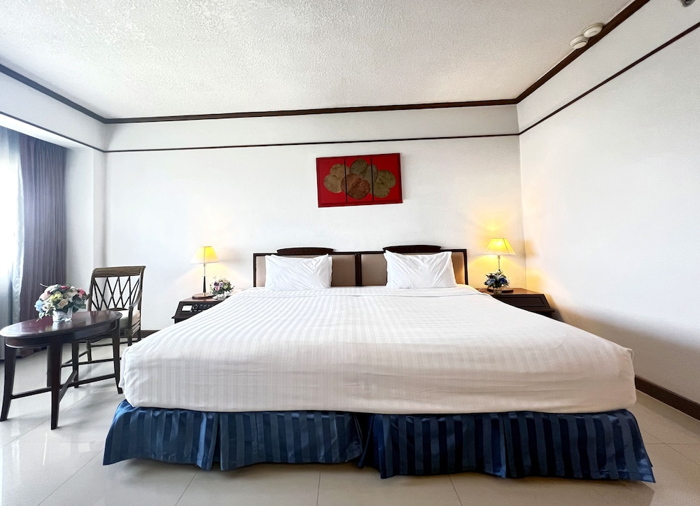Habitación estándar con 1 cama king size del hotel Mercure Chiang Mai. Foto 2