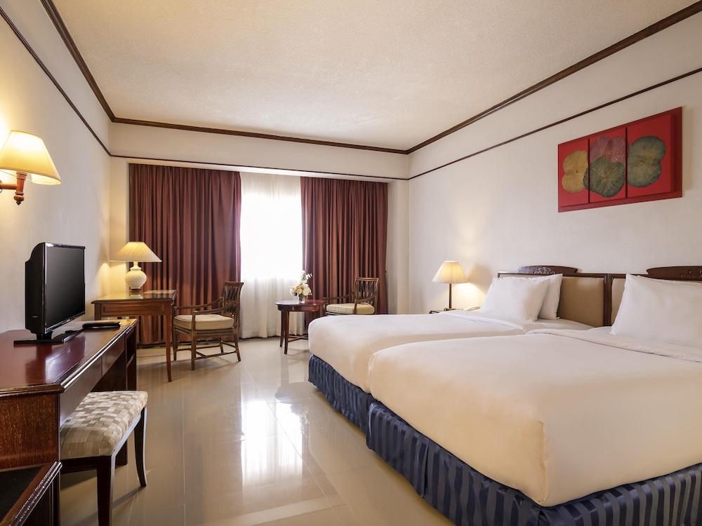 Habitación estándar con 1 cama king size del hotel Mercure Chiang Mai. Foto 5