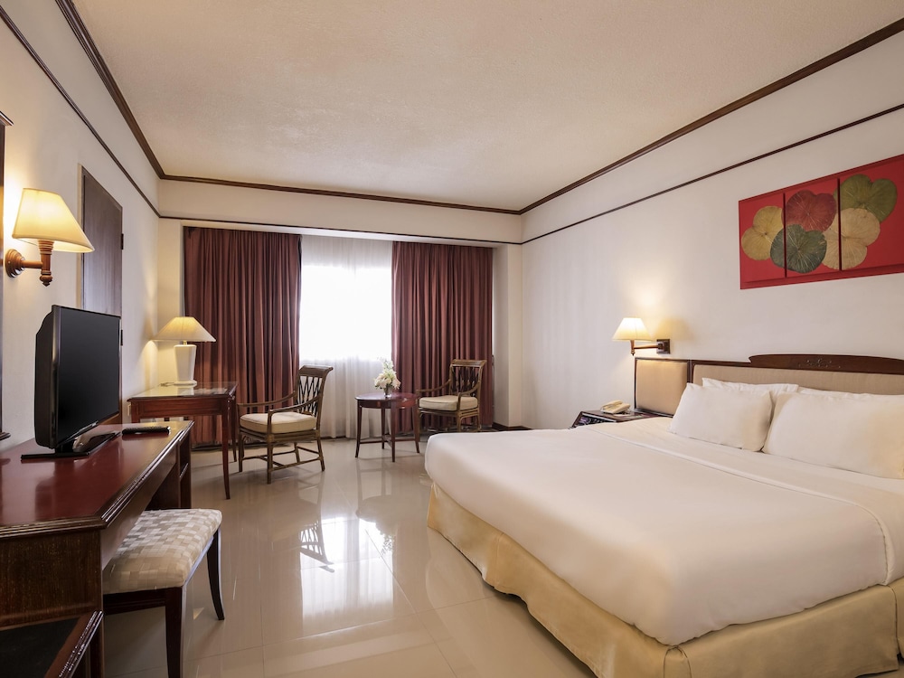 Habitación estándar con dos camas individuales del hotel Mercure Chiang Mai. Foto 2