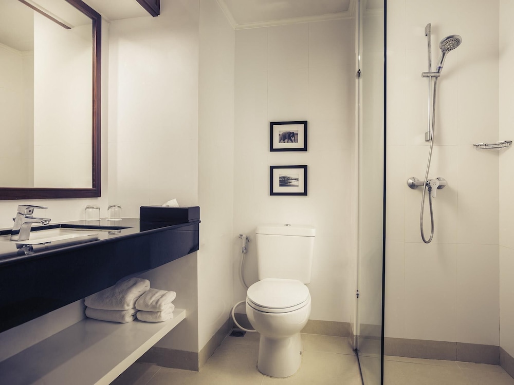 Habitación estándar con dos camas individuales del hotel Mercure Chiang Mai. Foto 3
