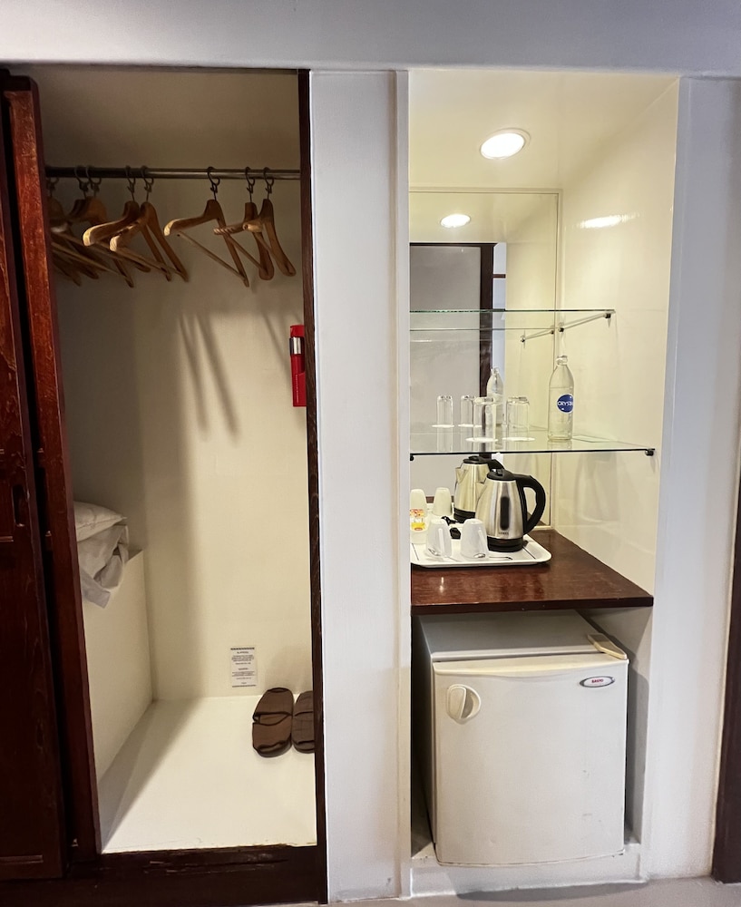 Habitación estándar con dos camas individuales del hotel Mercure Chiang Mai. Foto 5
