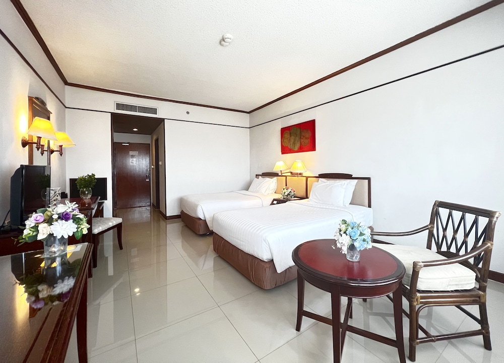 Habitación estándar con dos camas individuales del hotel Mercure Chiang Mai. Foto 6