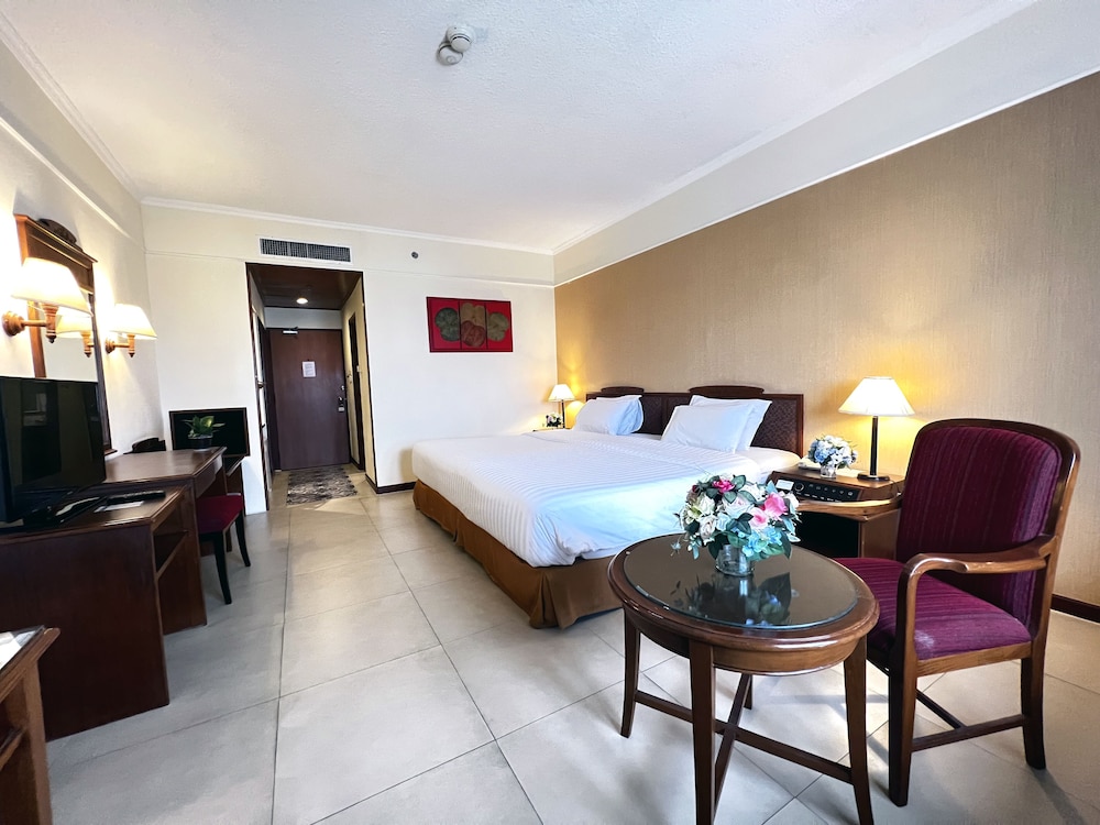 HABITACIÓN SUPERIOR con 1 cama king size del hotel Mercure Chiang Mai. Foto 1