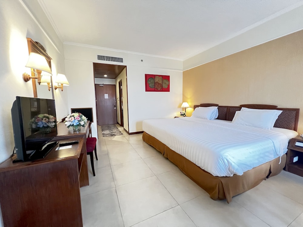 HABITACIÓN SUPERIOR con 1 cama king size del hotel Mercure Chiang Mai. Foto 2