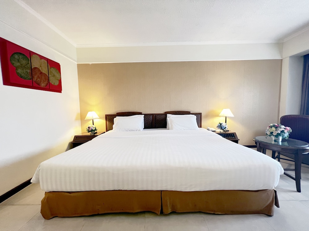 HABITACIÓN SUPERIOR con 1 cama king size del hotel Mercure Chiang Mai. Foto 3