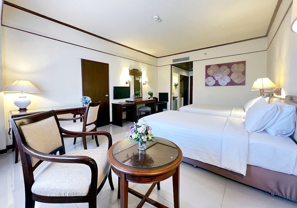 Habitación superior con 2 camas individuales del hotel Mercure Chiang Mai. Foto 1
