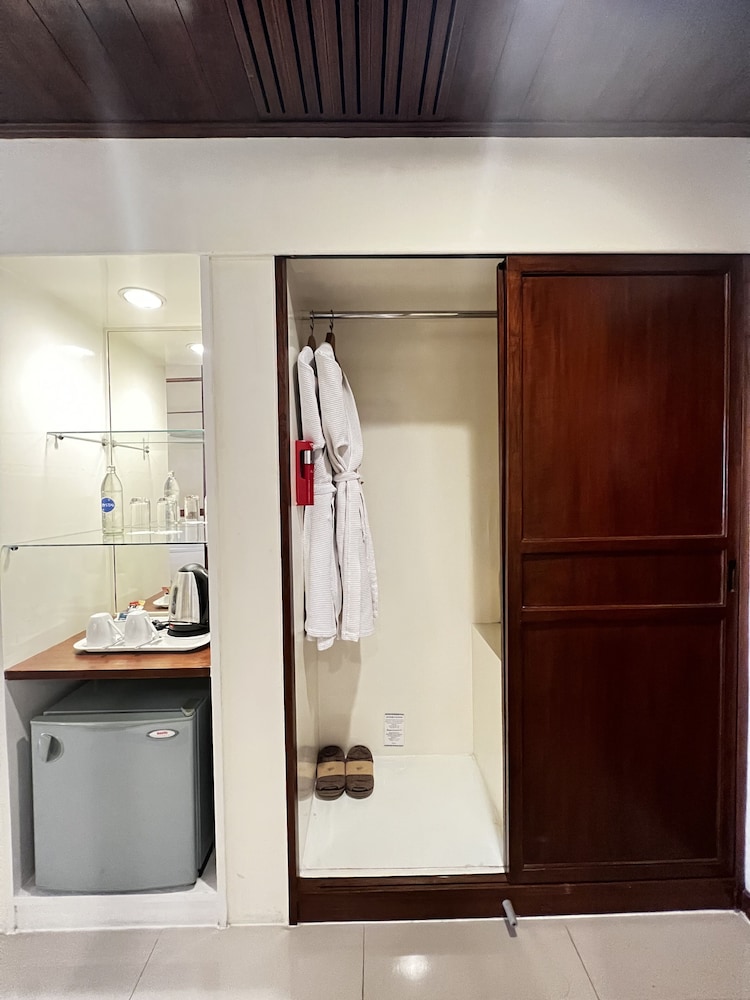 Habitación superior con 2 camas individuales del hotel Mercure Chiang Mai. Foto 4