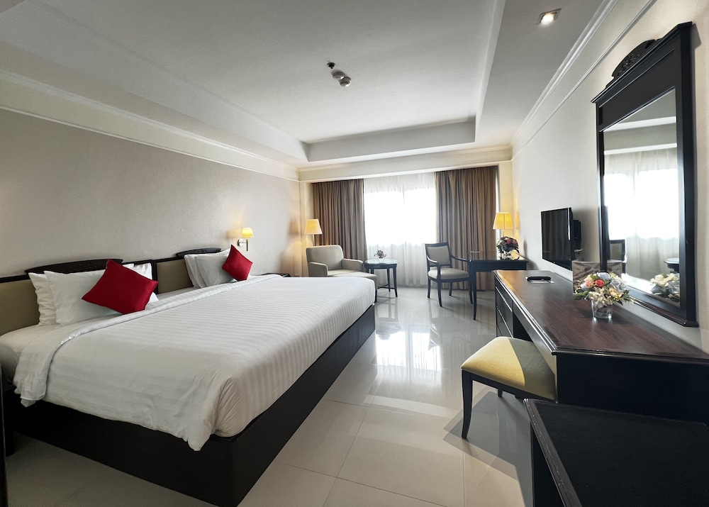 Habitación Deluxe con 1 cama king size del hotel Mercure Chiang Mai. Foto 1