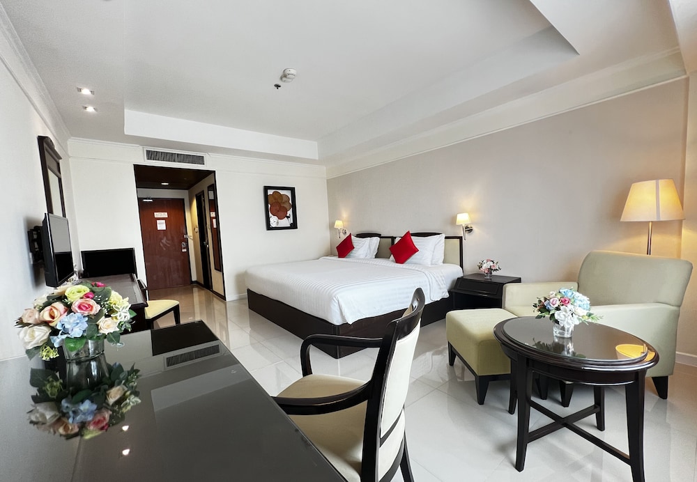 Habitación Deluxe con 1 cama king size del hotel Mercure Chiang Mai. Foto 2