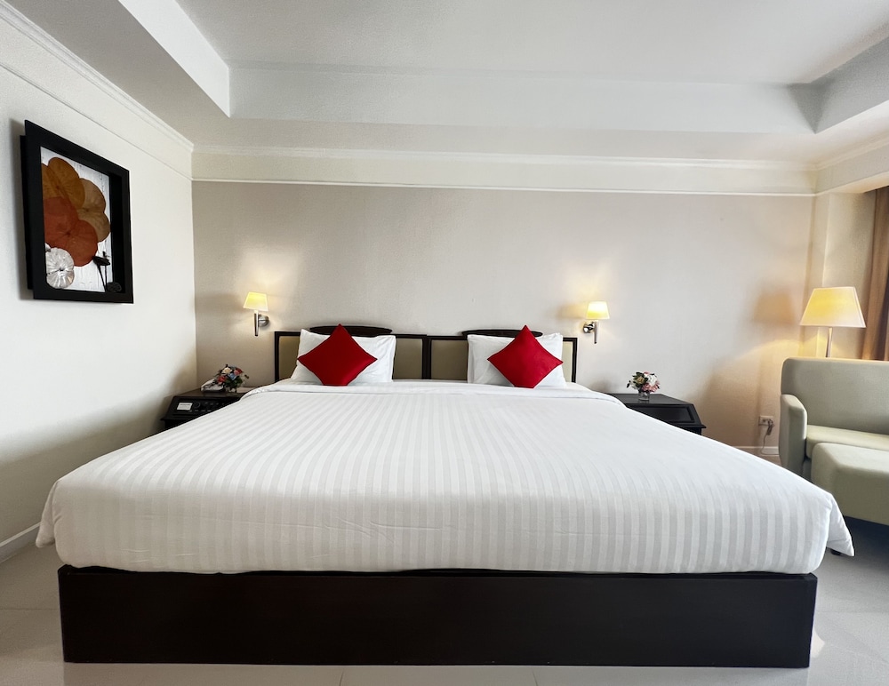 Habitación Deluxe con 1 cama king size del hotel Mercure Chiang Mai. Foto 3