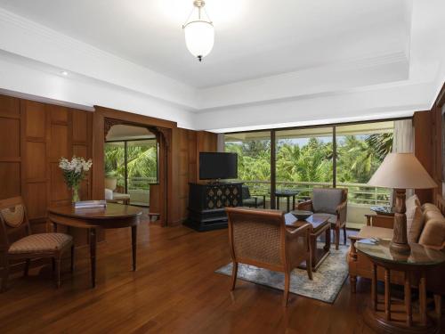 Suite Superior del hotel Pullman Phuket Karon Beach Resort. Foto 1