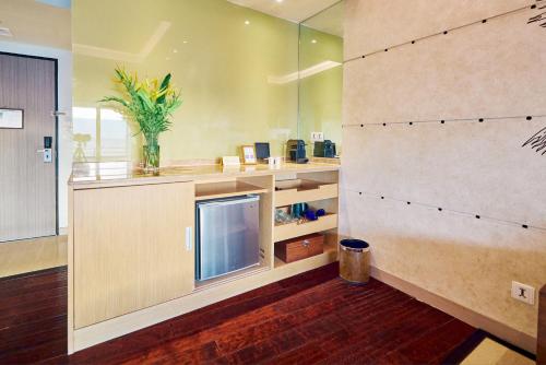 Suite Superior del hotel Pullman Phuket Karon Beach Resort. Foto 4