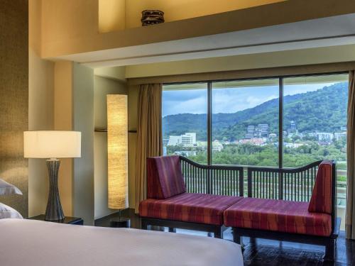Suite Junior con vistas al mar - 1 cama doble grande del hotel Pullman Phuket Karon Beach Resort. Foto 1