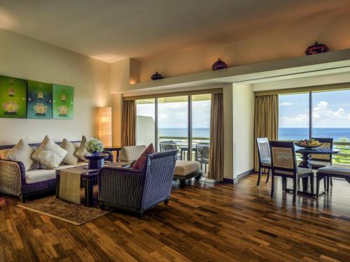 Suite Executive del hotel Pullman Phuket Karon Beach Resort. Foto 1