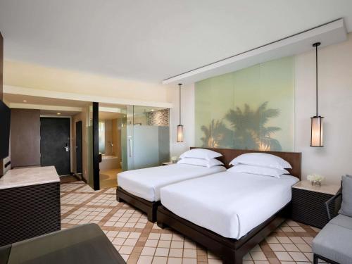 Superior Twin Room with Seaview del hotel Pullman Phuket Karon Beach Resort. Foto 2