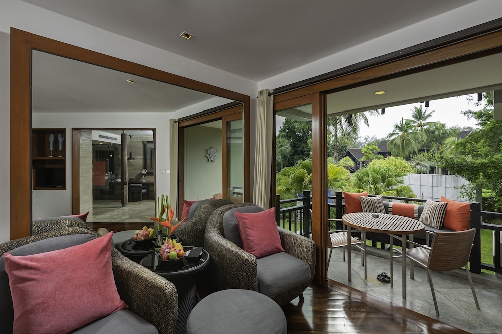 Suite Pearl Bed del hotel The Slate, Phuket. Foto 1